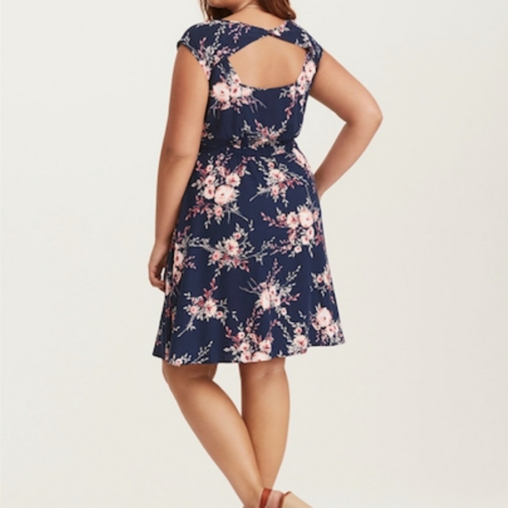 Torrid Navy Floral open back dress 0x (12)